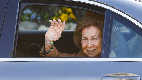 Noticia de La reina Sofía, visiblemente feliz, recibe el alta hospitalaria
