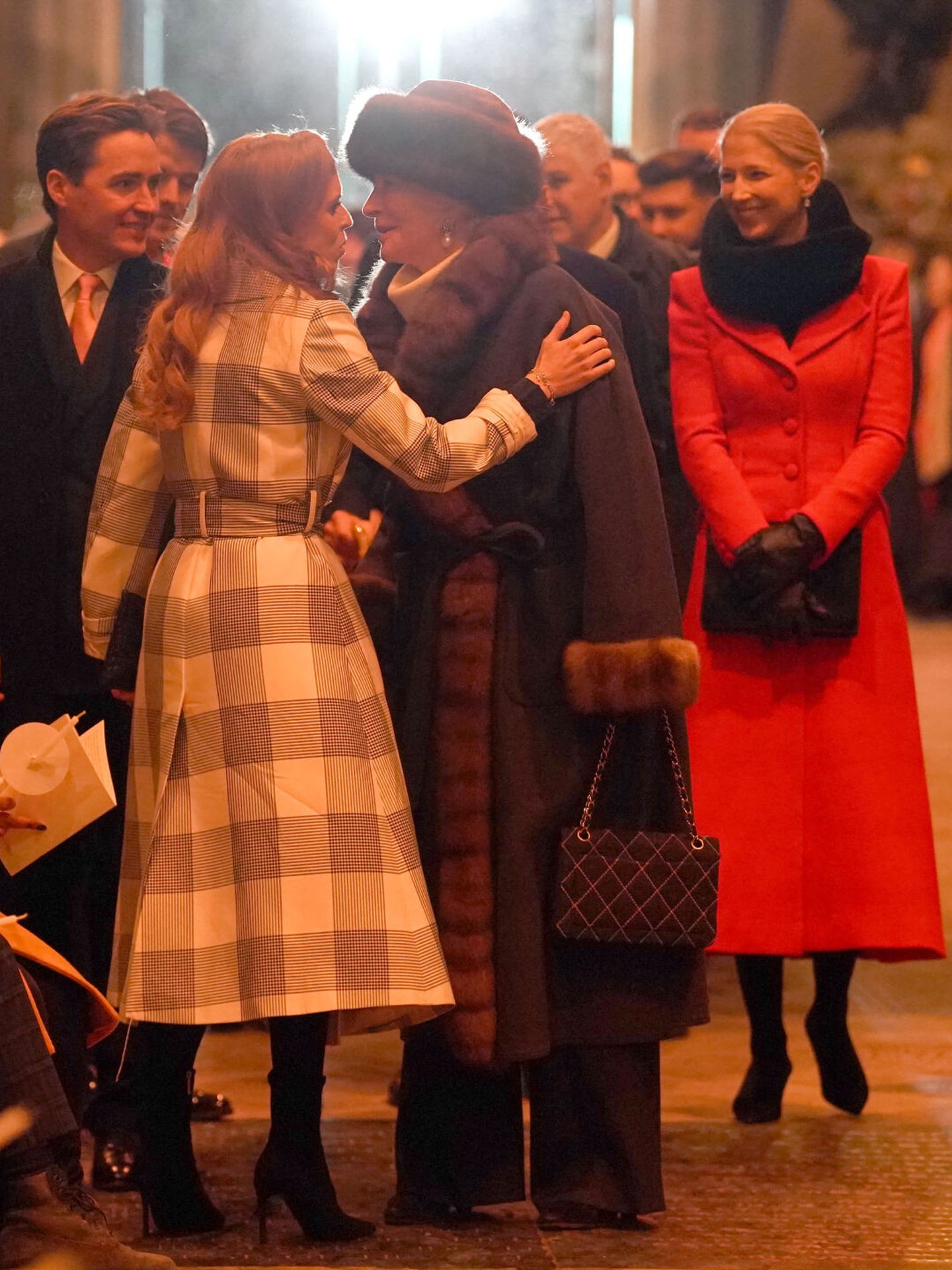 Beatriz de York saludando a la princesa Michael de Kent. (Reuters/Kirsty O'Connor)
