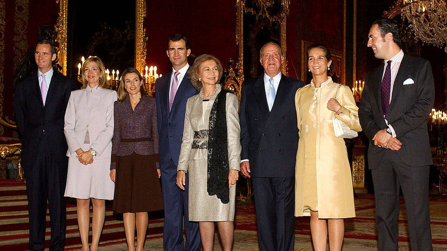 Don Juan Carlos y doña Sofía, con sus hijos, su nuera y sus yernos. (Getty)