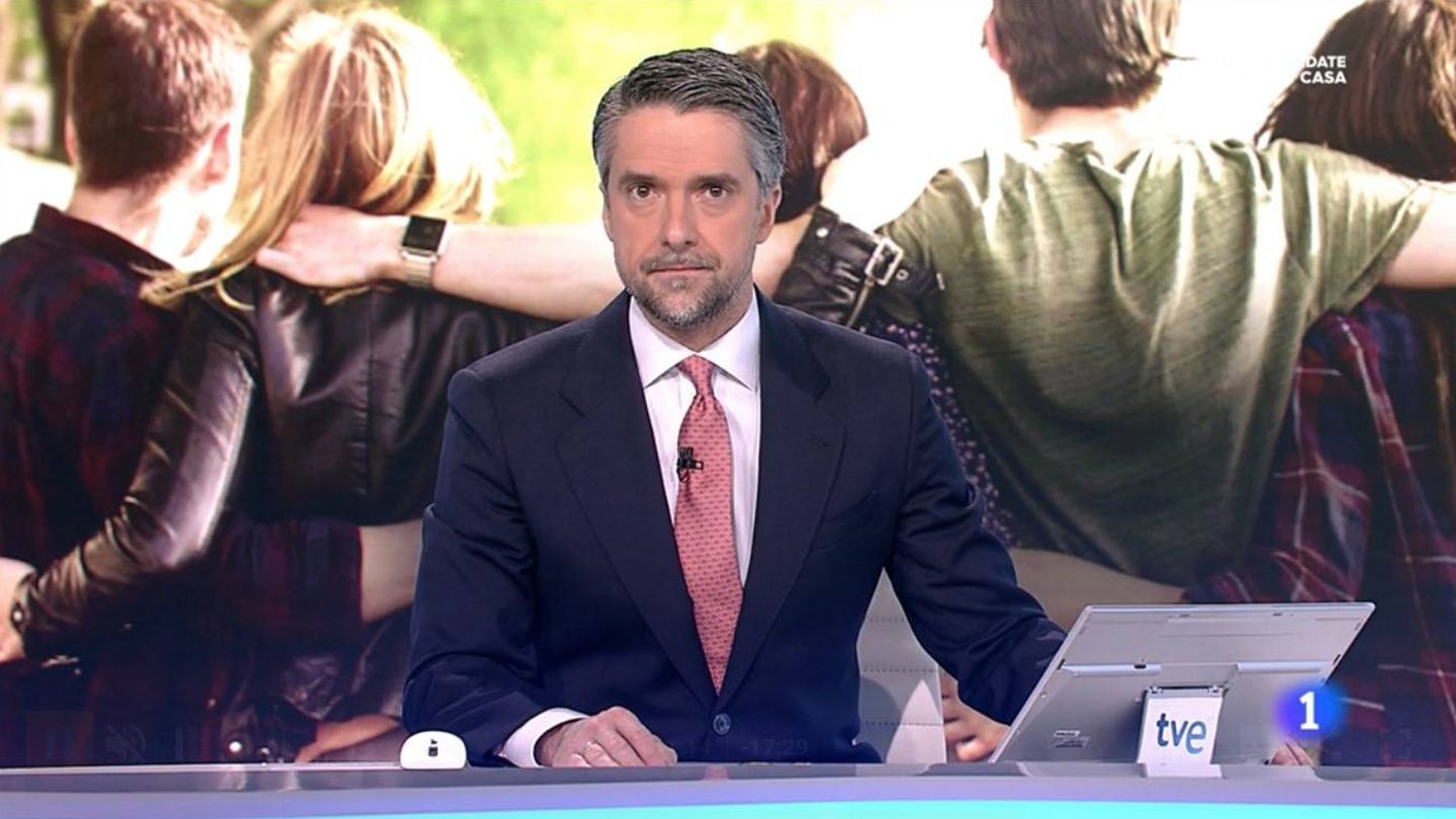 Carlos Franganillo, en el 'Telediario 2'. (TVE)