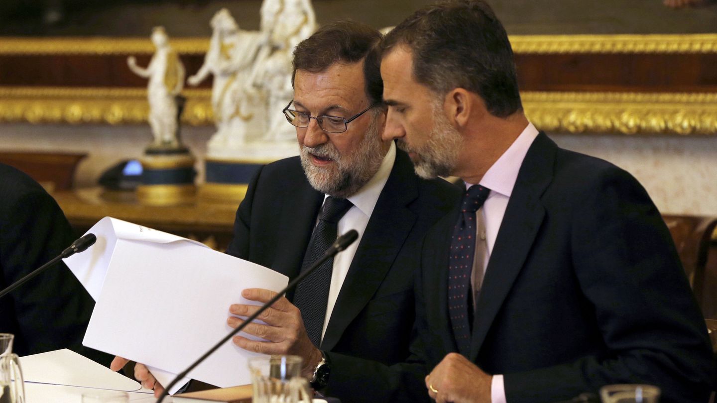 Felipe VI y el presidente del Gobierno en funciones, Mariano Rajoy. (EFE)