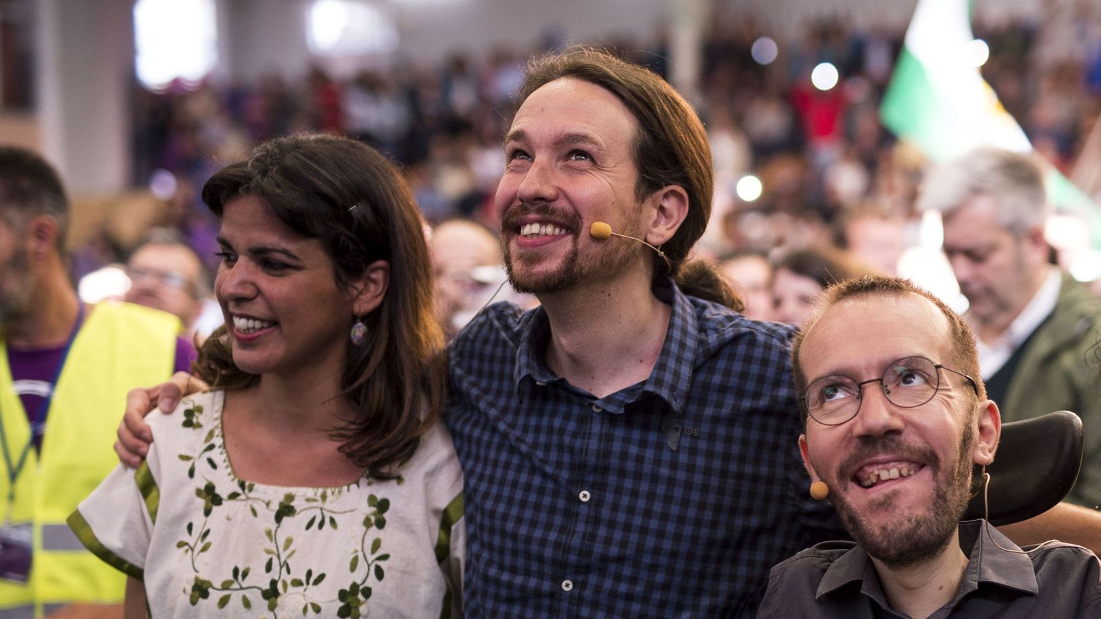 Foto: El secretario general de Podemos, Pablo Iglesias (c), junto al secretario de Organización del partido, Pablo Echenique (d), y la secretaria general de Podemos Andalucía, Teresa Rodríguez. (EFE)