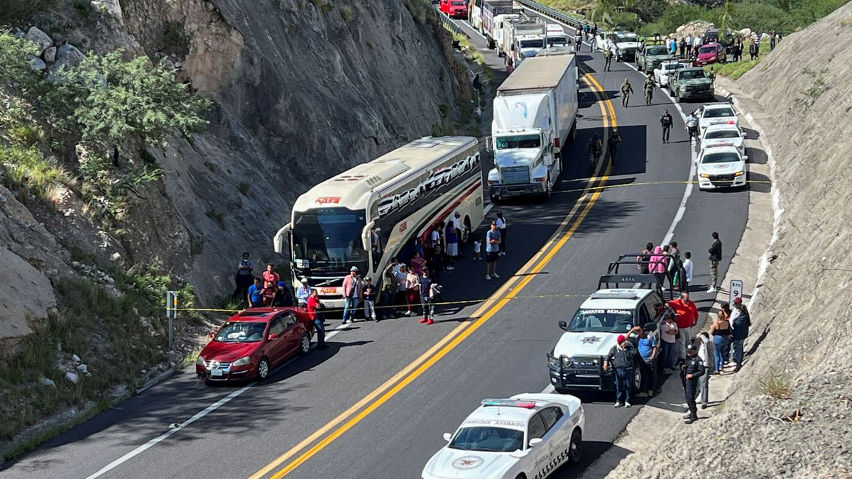 Al menos 16 muertos por el accidente de un autobús en México, en su mayoría migrantes venezolanos