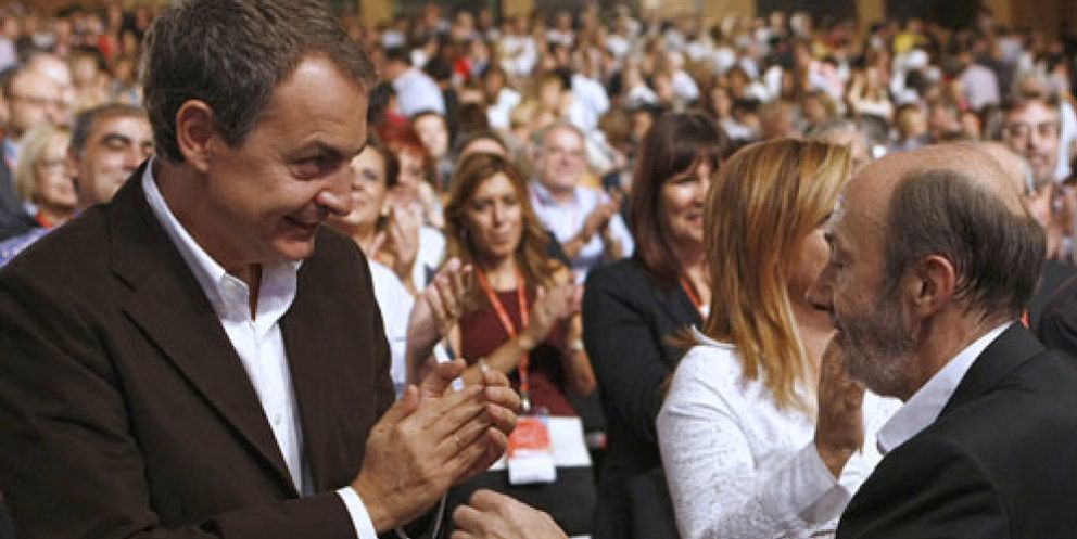 Foto: Rubalcaba reprende a Zapatero por el escudo de Rota y a Vara por "hablar de más"