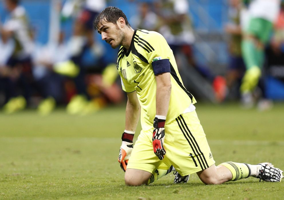 Foto: Iker Casillas acabó desolado en el debut de la Selección (Reuters).