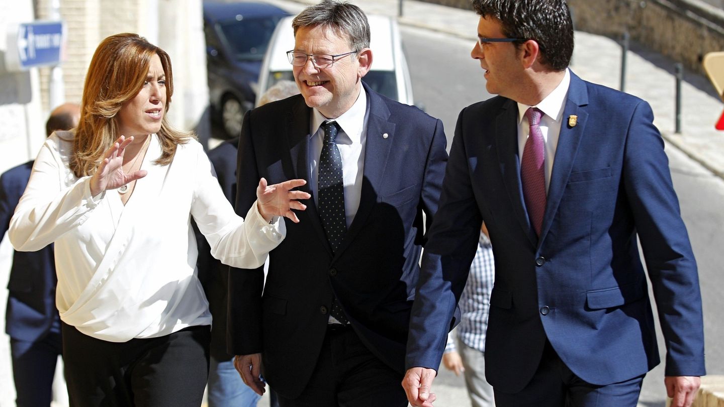 Susana Díaz, con Ximo Puig y el alcalde de Ontinyent, Jorge Rodríguez. (EFE)