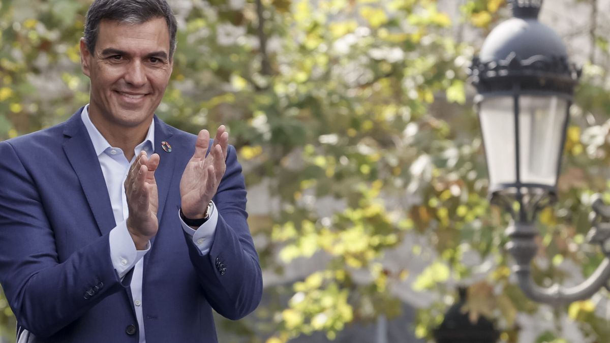 Sánchez saca pecho de su reforma fiscal frente a los "brujos" de la deflactación