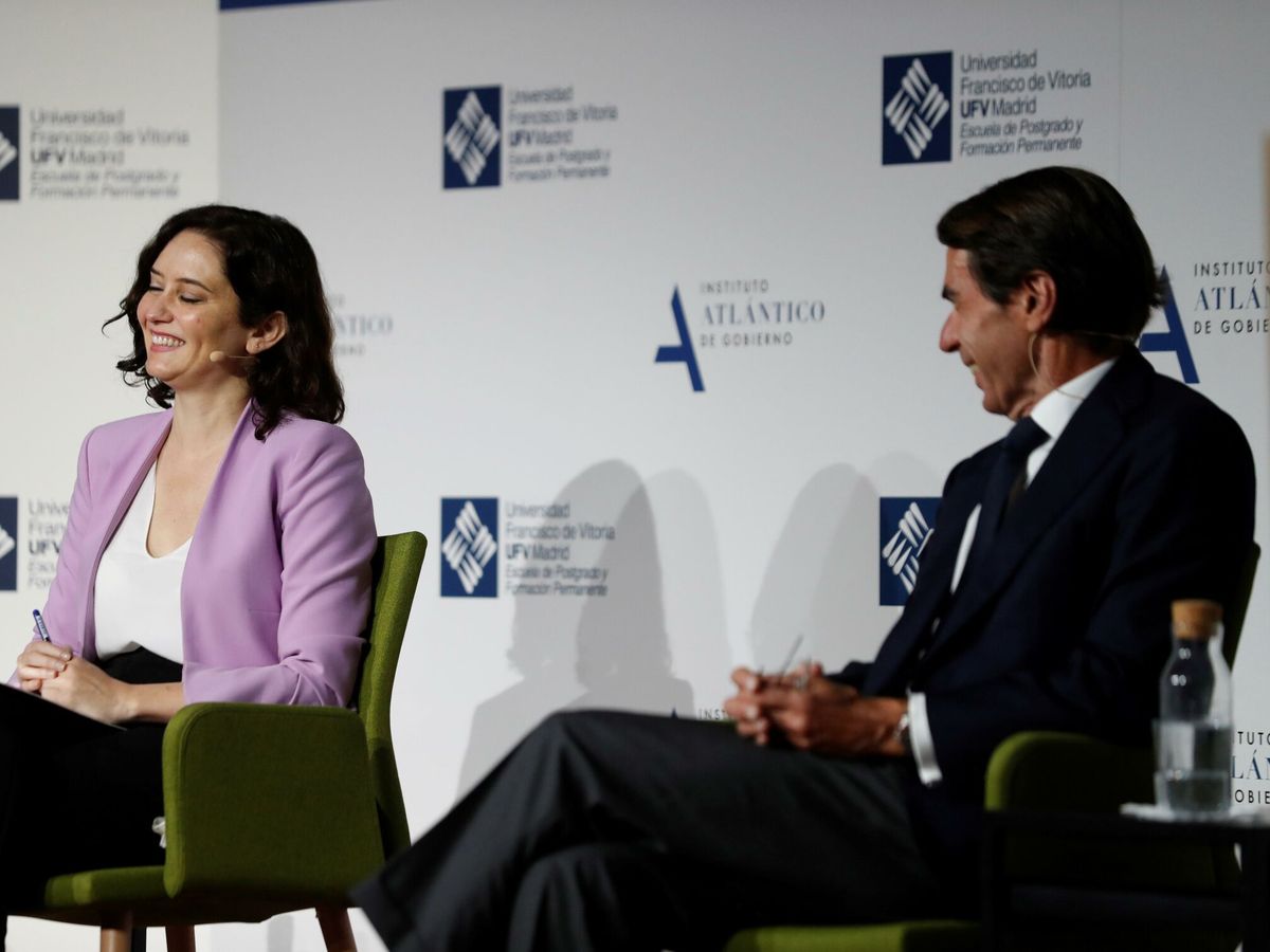 Foto: La presidenta de la Comunidad de Madrid, Isabel Díaz Ayuso, y el expresidente del Gobierno, José María Aznar. (EFE) 