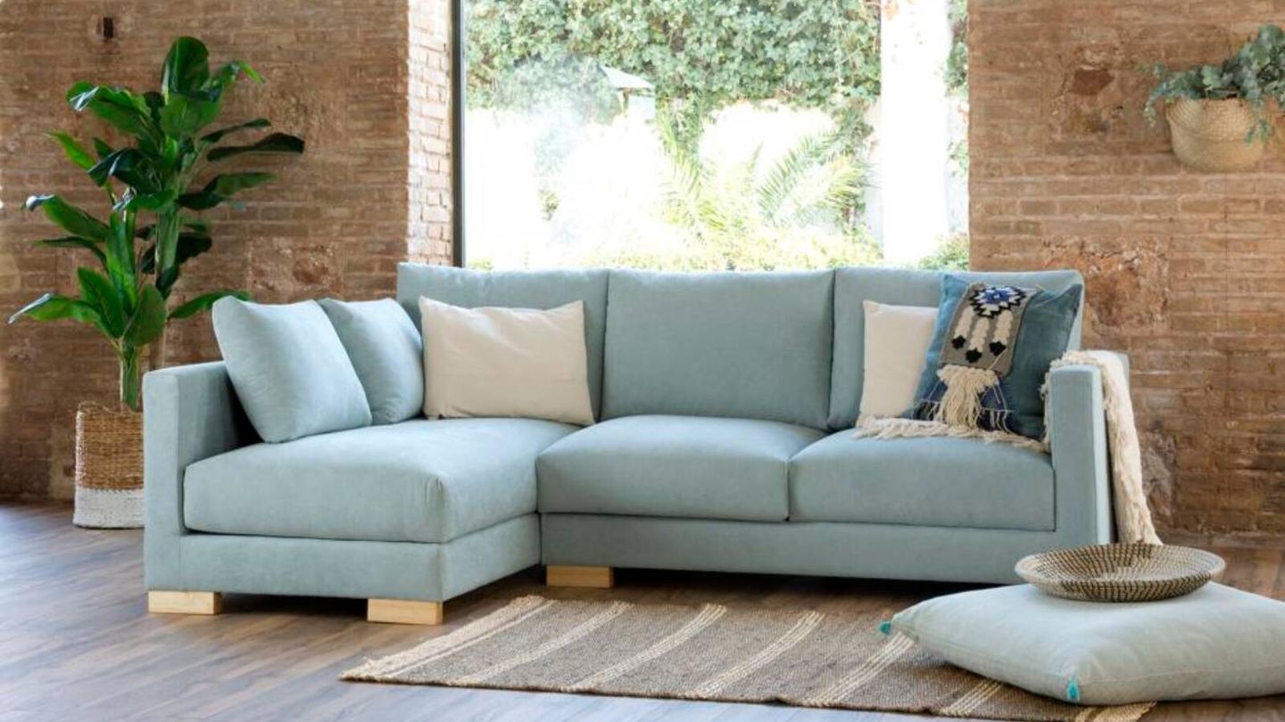 Minimalistas, coloridos y cómodos, así son los sofás del momento. (Cortesía/Banak Importa)