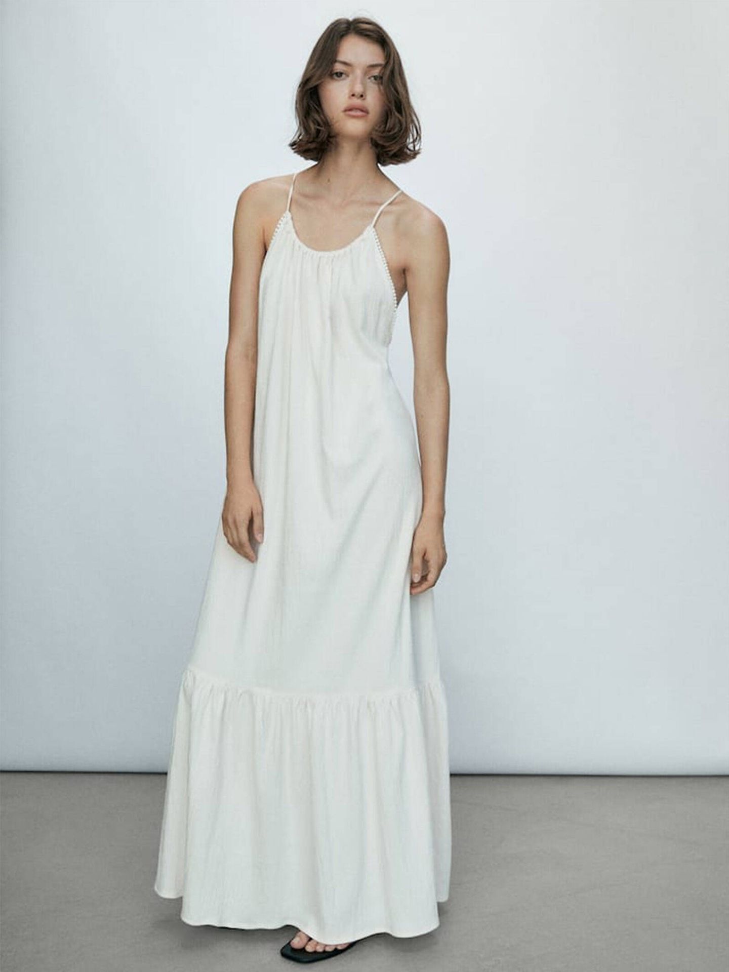 Vestido blanco low cost de Massimo Dutti. (Cortesía)