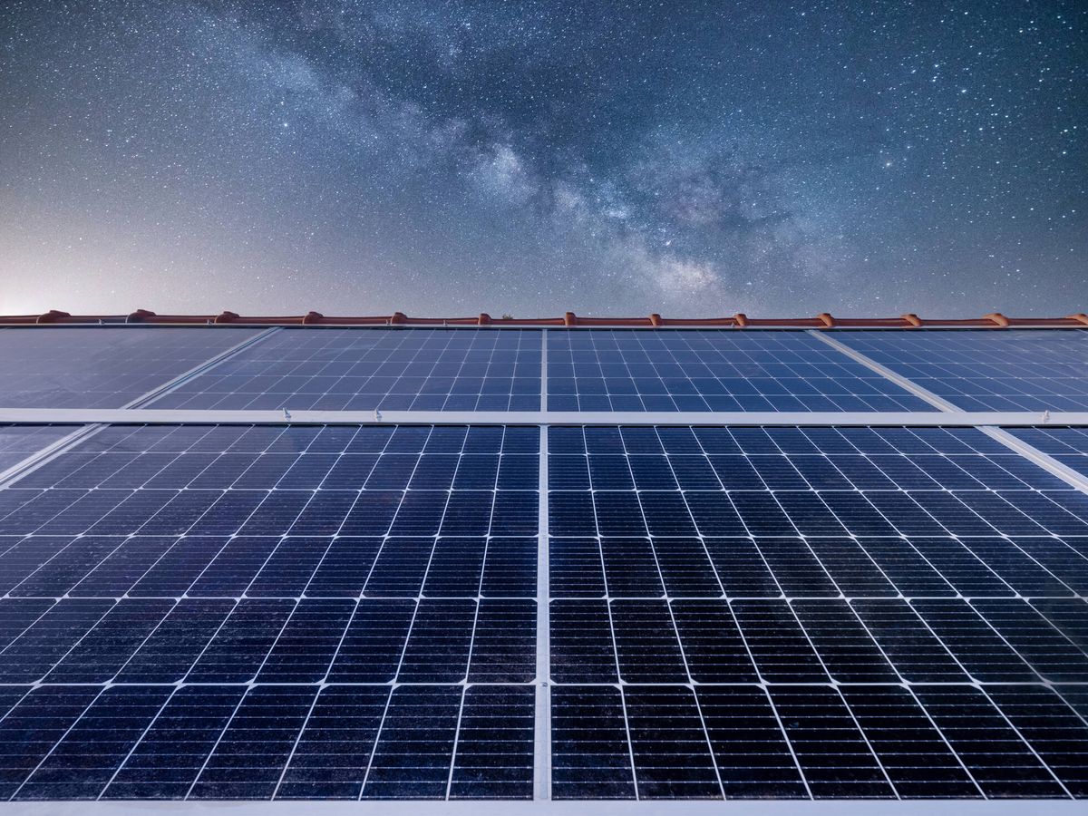 Foto: Científicos de la Universidad de Nueva Gales del Sur han encontrado una manera de 'atrapar' la energía que fluye de la Tierra por la noche. (iStock)