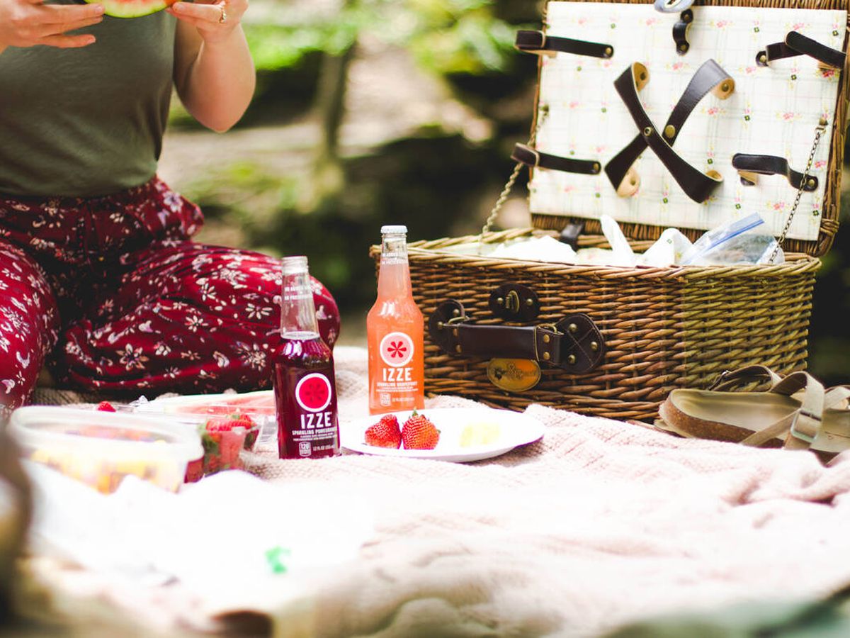 Foto: La manta para picnic ideal para el aire libre está en Amazon (Sarah Noltner para Unsplash)