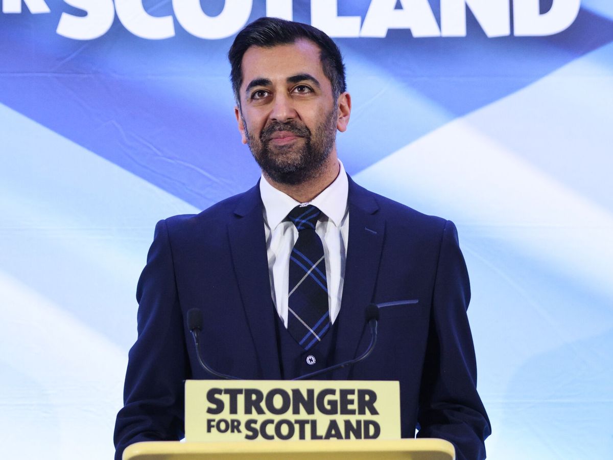Foto: El nuevo líder del Partido Nacional Escocés, Humza Yousaf. (EFE/EPA/Robert PErry) 