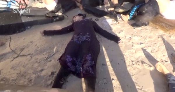 Foto: Imagen de un vídeo de las víctimas de Khan Sheikhoun, la localidad que sufrió el ataque químico este martes. (Reuters)