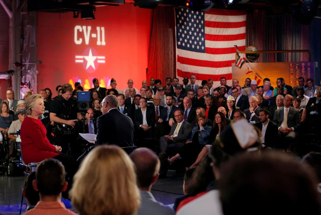 Foto: Hillary Clinton durante el debate organizado a bordo de un portaaviones en Nueva York, el 7 de septiembre de 2016 (Reuters).