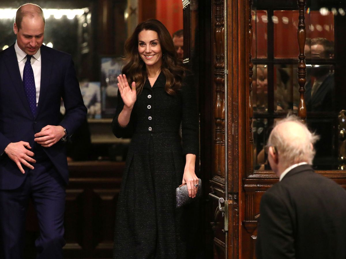 Foto: Kate Middleton y el príncipe Guillermo en el Noel Coward Theatre. (Reuters)