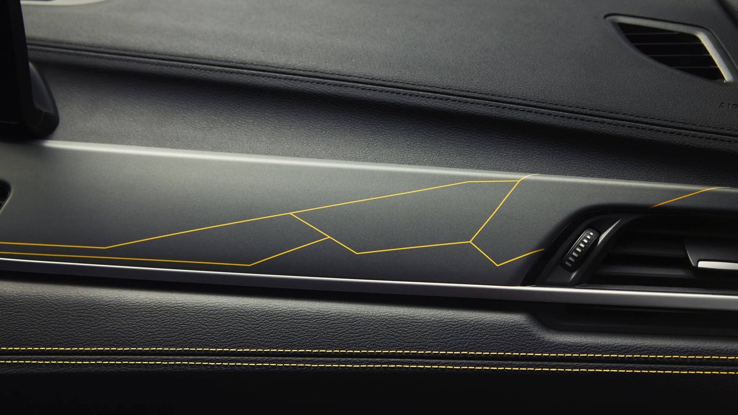 Es la primera vez que BMW emplea el grabado láser en un X2.
