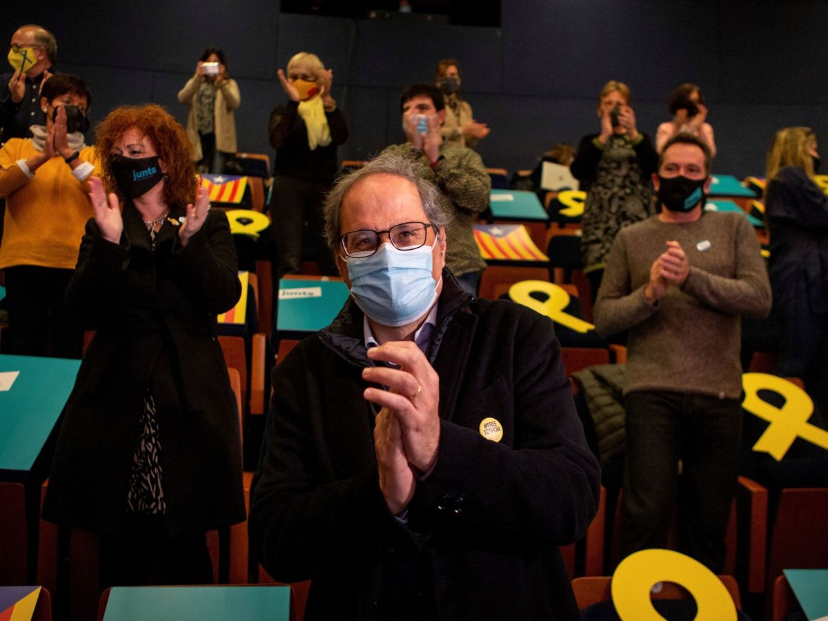 Foto: El expresidente de la Generalitat Quim Torra (c), durante un acto de campaña de JxCAT. (EFE)