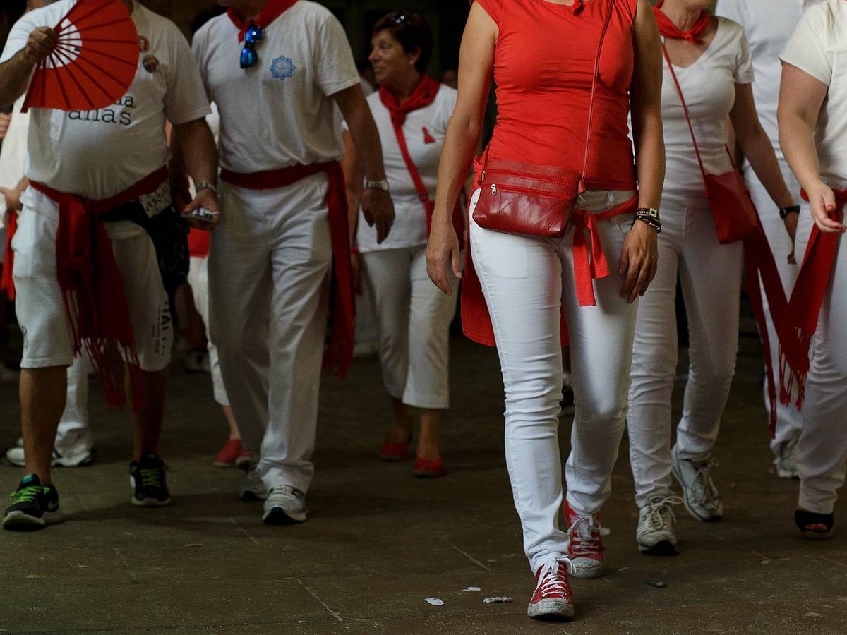 Foto: La ropa en Sanfermines: ¿por qué rojo y blanco y cómo vestirlo? (Getty)