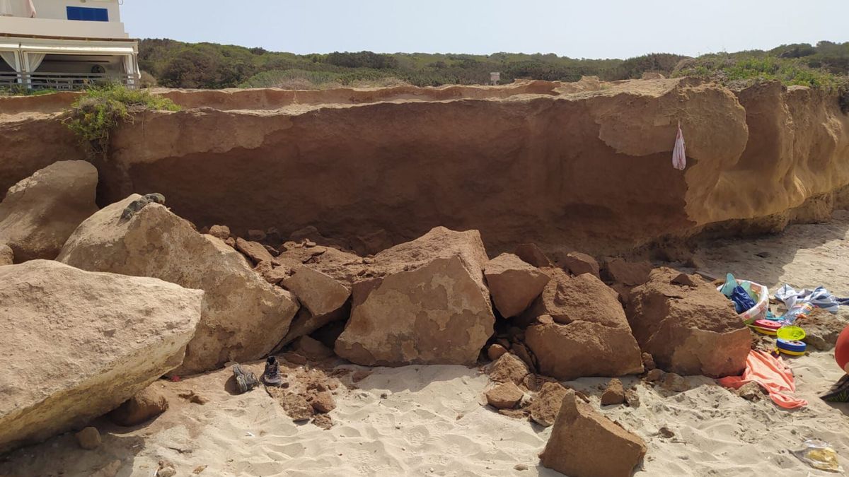 Muere una bebé por un desprendimiento de rocas en una playa de Formentera