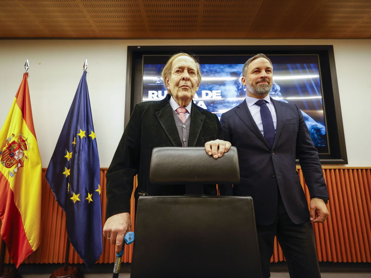 Foto: El candidato a la presidencia del Gobierno, Ramón Tamames; y el líder de Vox, Santiago Abascal. (EFE/Javier Lizón)