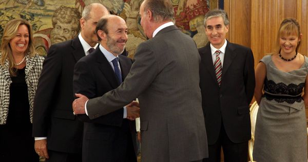 Foto: Rubalcaba junto al rey Juan Carlos en 2010. (Cordon Press)