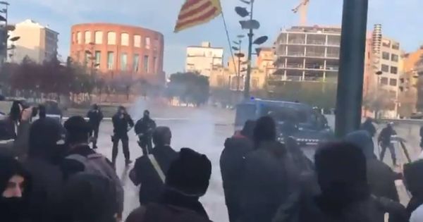 Foto: EnfreNtamientos entre antifascistas y Vox. (CDR Girona)