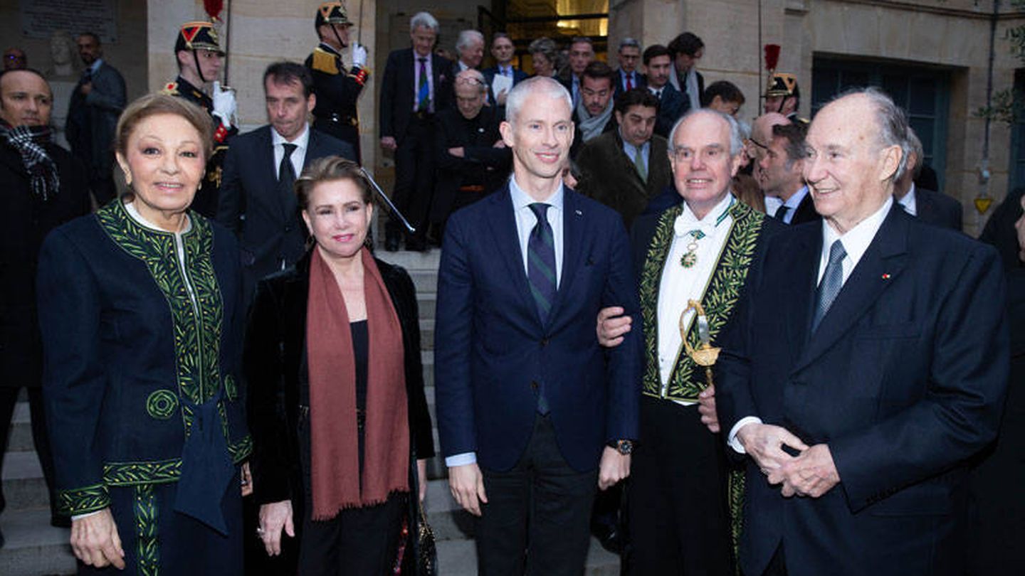 María Teresa de Luxemburgo, junto Farah Diba, Frédéric Mitterrand y Aga Khan. (David Atlan/Corte Ducal)