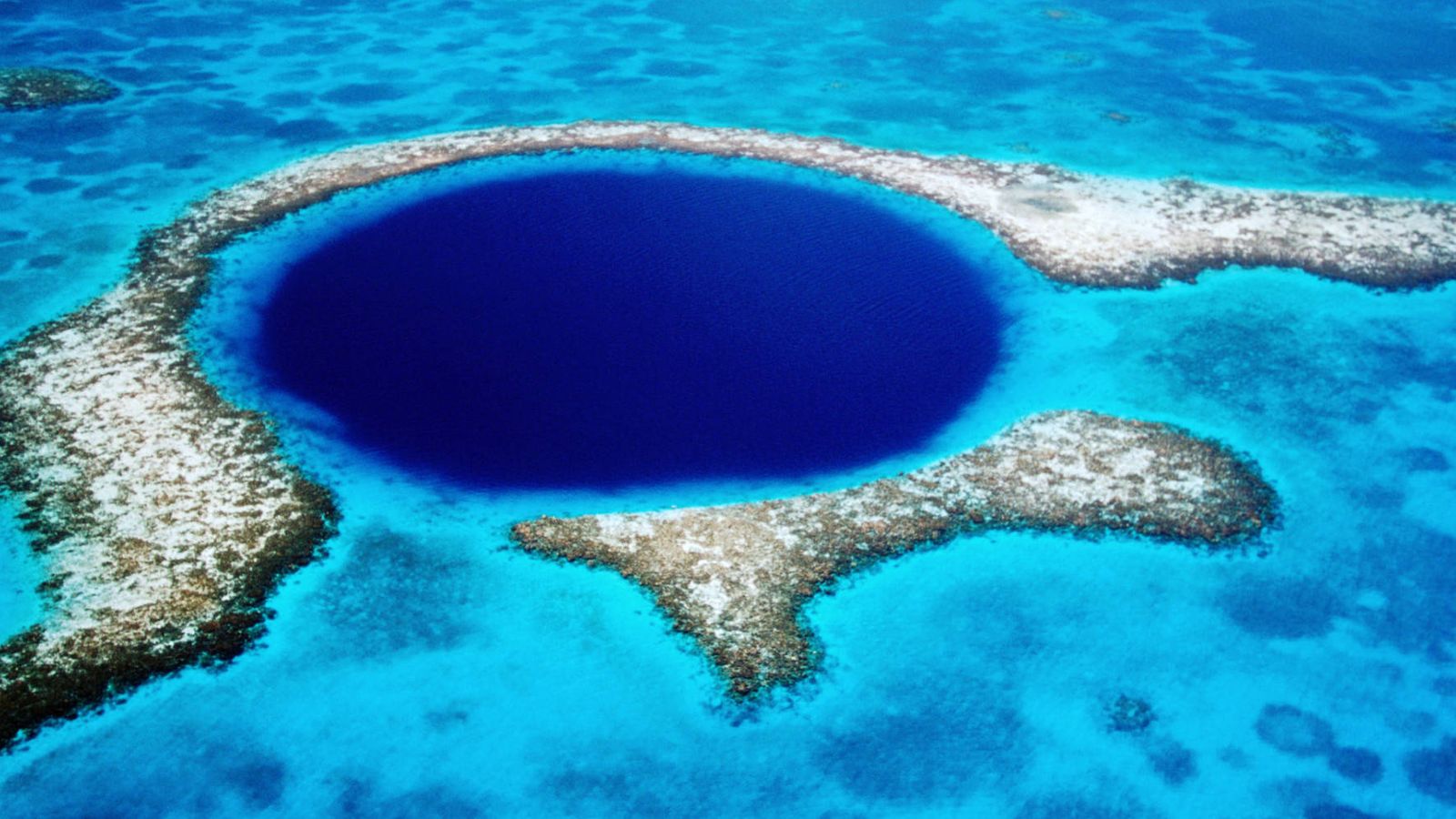 Foto:  Vista aérea del famoso agujero azul del Caribe
