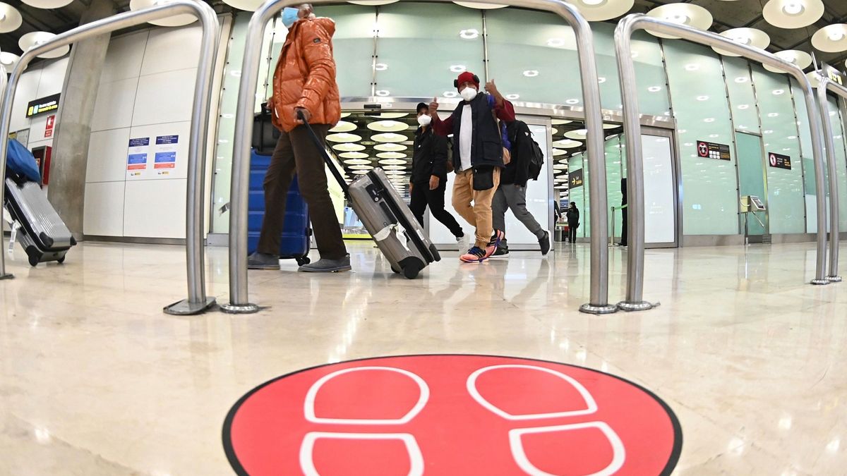 España elimina los controles sanitarios a viajeros de países fuera de la UE o Schengen