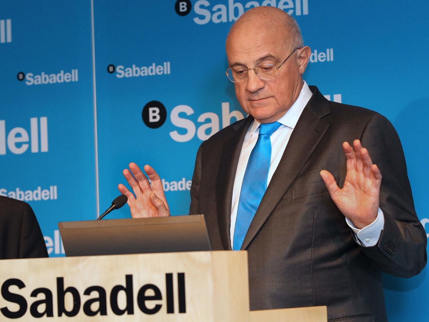 El presidente de Banco Sabadell, Josep Oliu, durante la presentación de resultados de la entidad. (EFE)