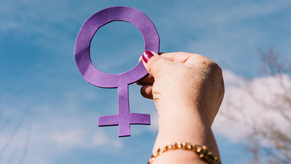 Por qué el lazo de color morado es el símbolo del Día de Internacional de  la Mujer?