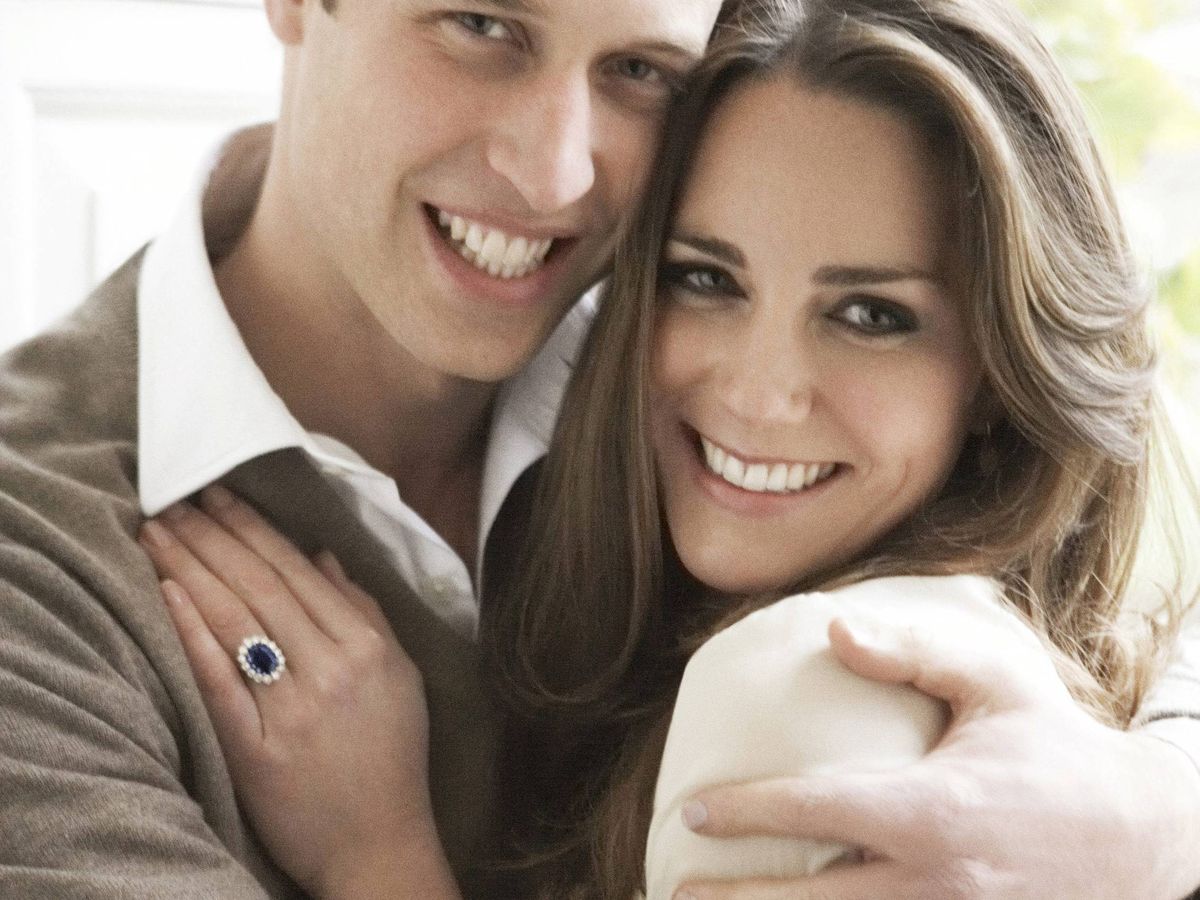 Foto: Kate Middleton y el príncipe Guillermo tras el anuncio de su compromiso matrimonial. (EFE)