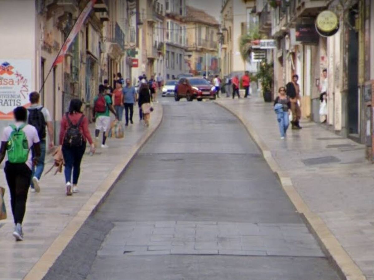 Foto: Calle Dos Aceras de Málaga, donde la víctima se topó con sus agresores. (Google)