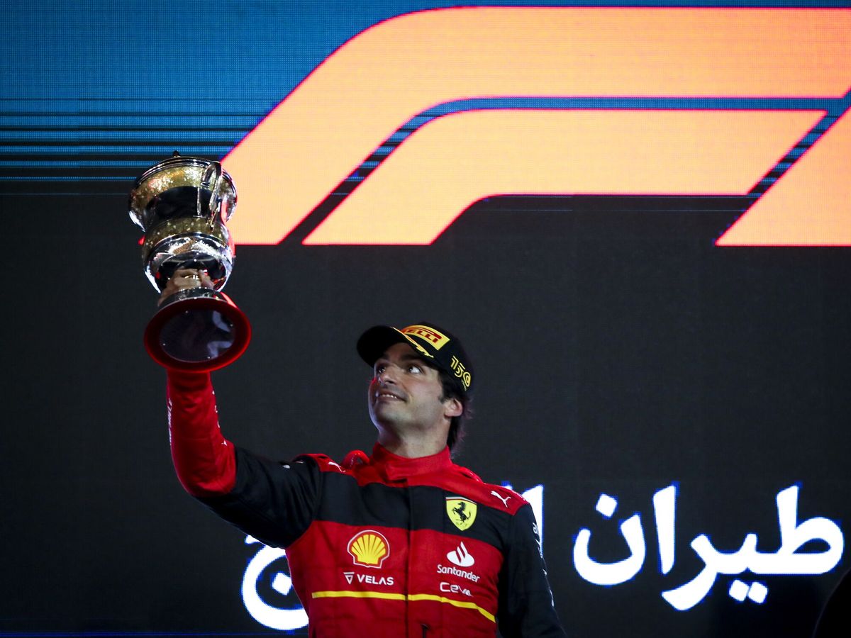 Foto: Sainz completó el gran fin de semana de Ferrari. (EFE/EPA/Ali Haider)