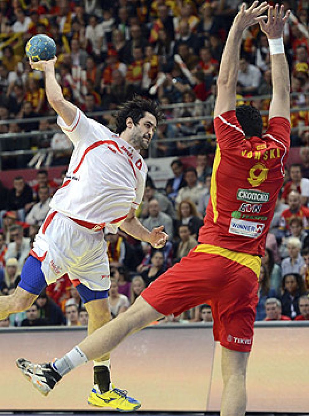 Foto: Ironía española ante la falta de tele: "Se ve que juega el Campeón del mundo de balonmano"