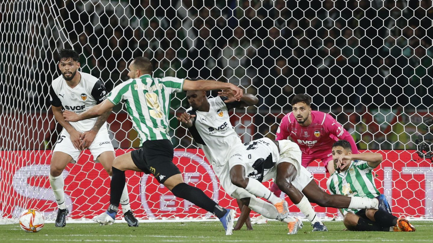 Borja buscó el 2-1. (EFE/Julio Muñoz) 