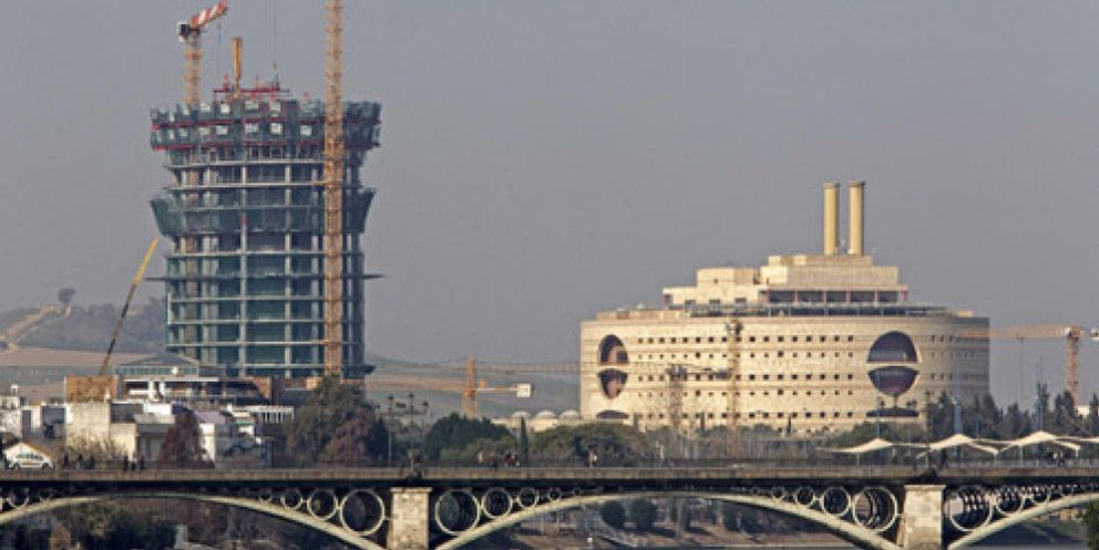 Foto: Cajasol echa un órdago a Sevilla y la Unesco: la Torre Pelli seguirá creciendo