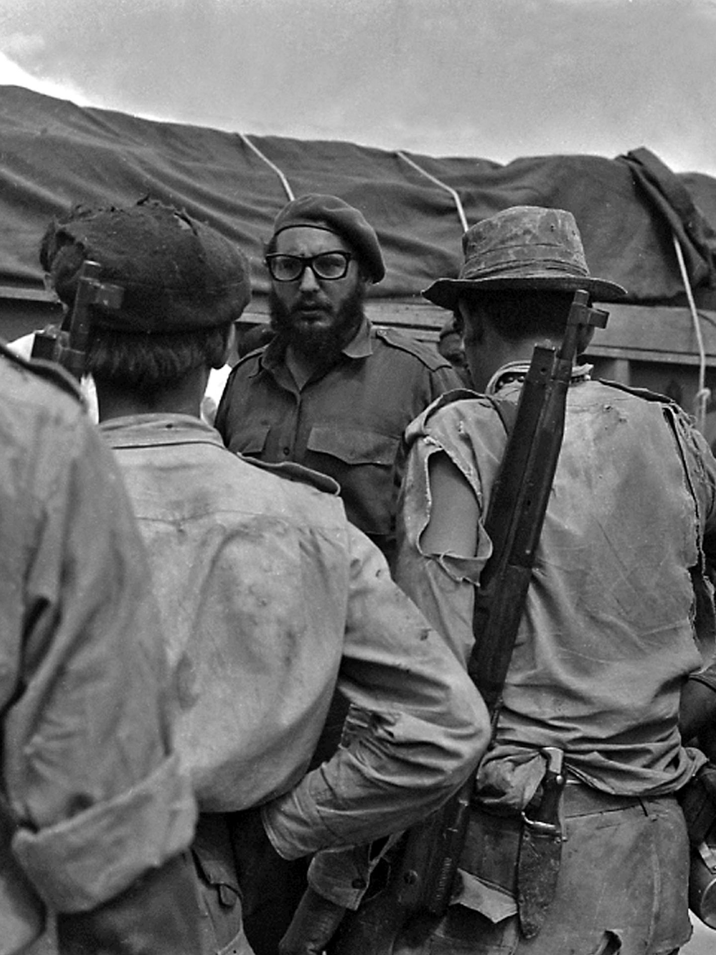 Fidel Castro durante la batalla de Playa Girón (Reuters)