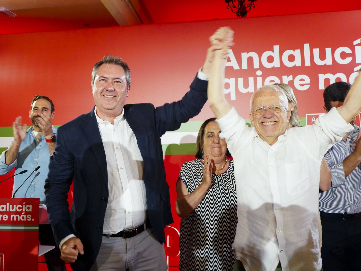 Juan Espadas, con Manuel Pezzi, presidente del PSOE andaluz, en un acto en Antequera.