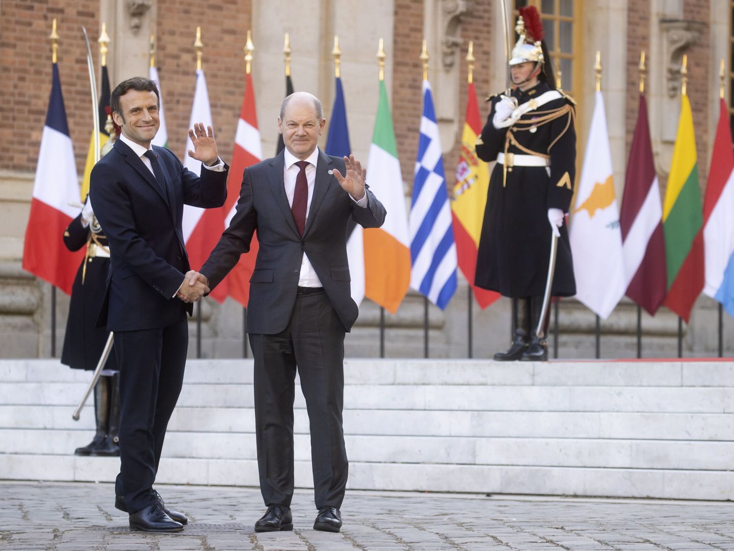 El presidente francés, Emmanuel Macron, junto a su homólogo alemán, Olaf Scholz, el pasado 10 de marzo en Paris, Francia. (EFE/ Ian Langsdon) 