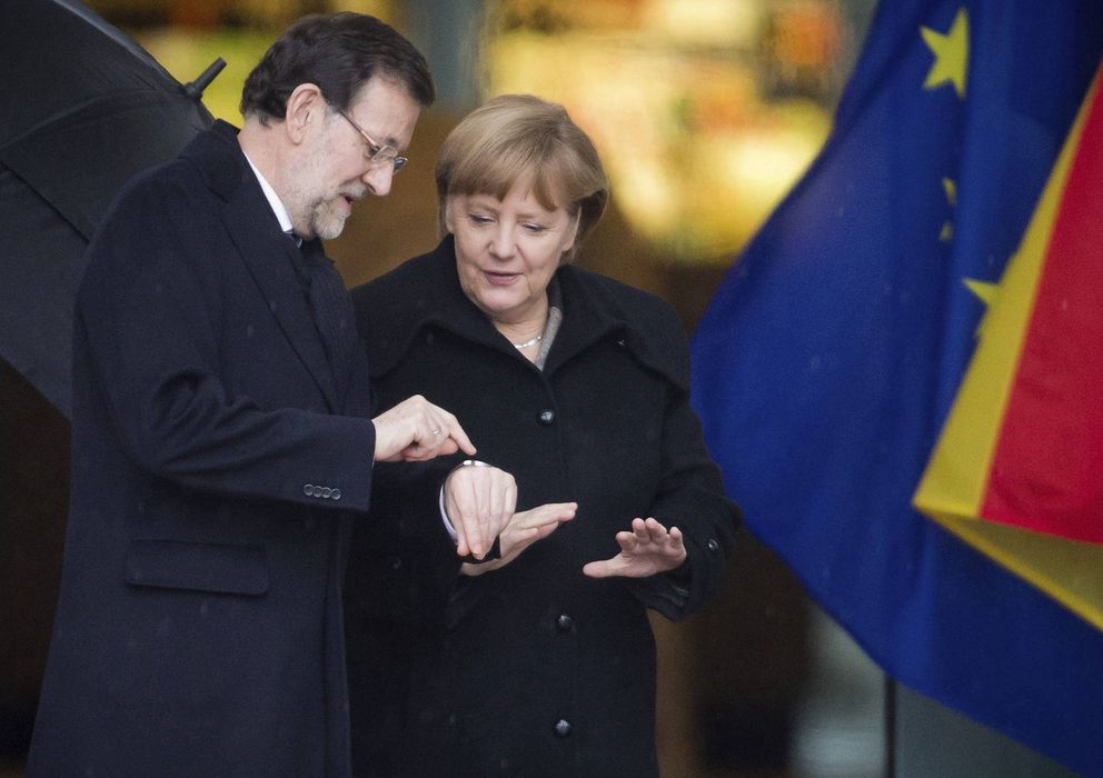 Foto: La canciller alemana, Angela Merkel (d), y el presidente del Gobierno español, Mariano Rajoy
