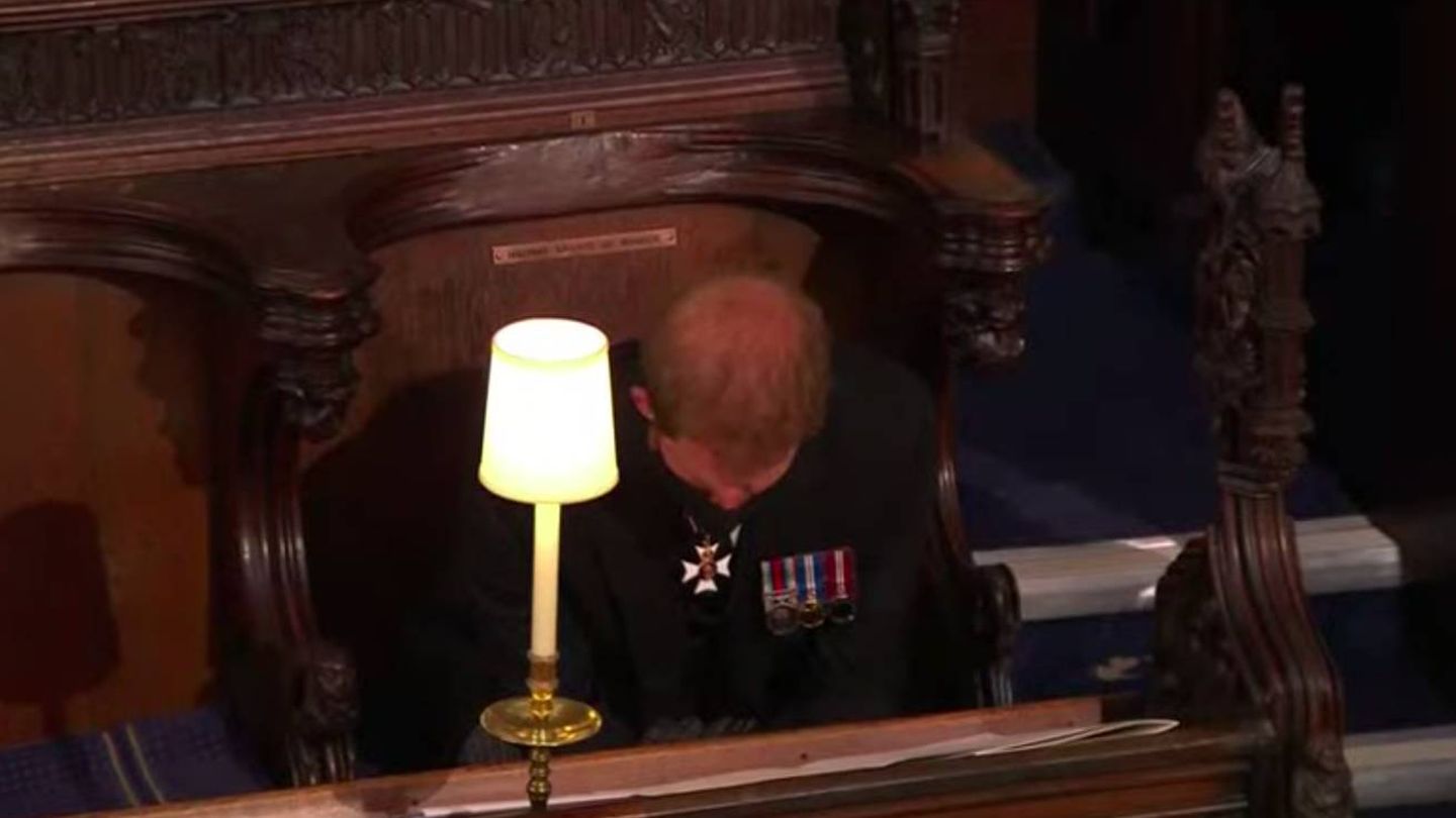 El príncipe Harry, durante el funeral de su abuelo. (Youtube Casa Real británica)