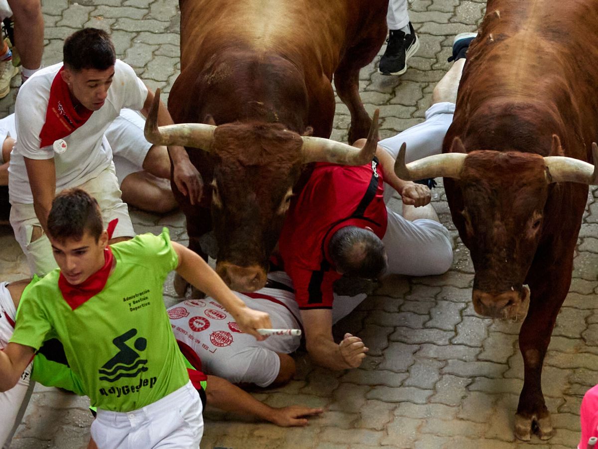 Foto: 10 cosas prohibidas que no puedes hacer en un encierro de San Fermín si no quieres que te multen (EFE/J. P. Urdiroz)