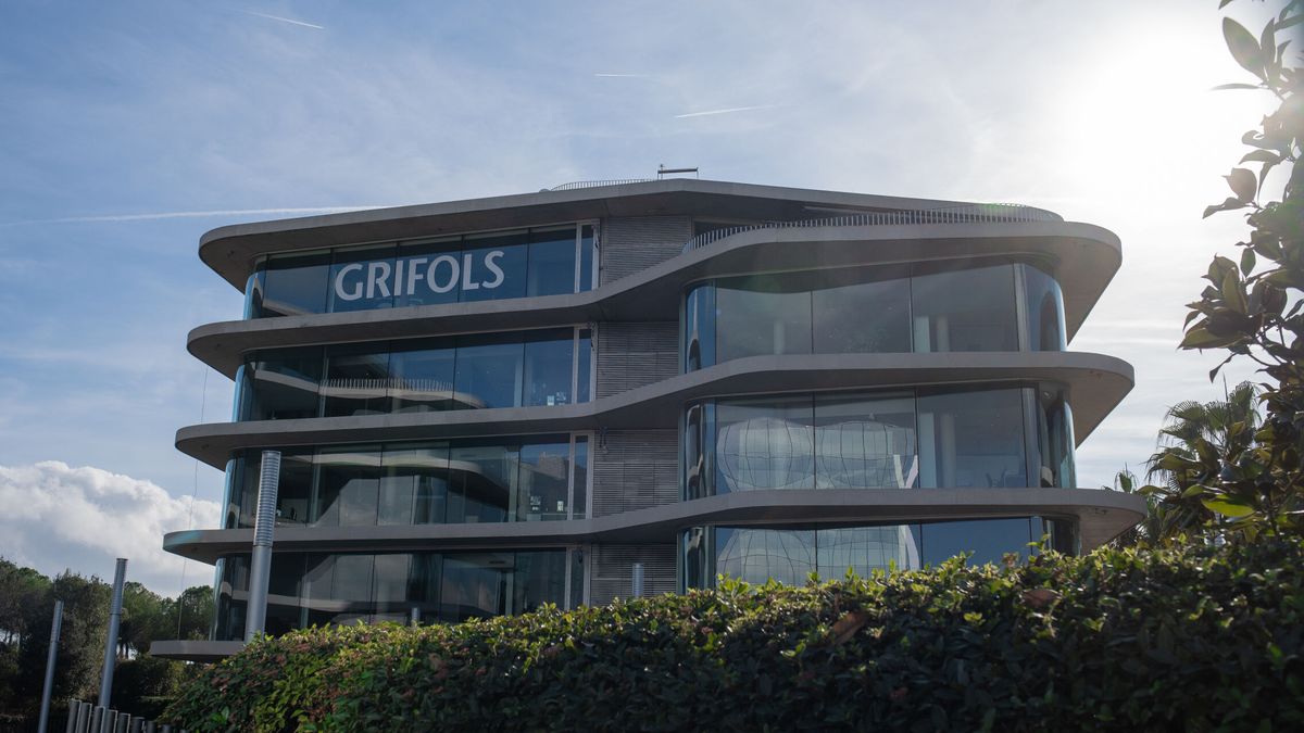 Grifols planea una emisión de bonos para refinanciar sus deudas, que vencen en 2025 