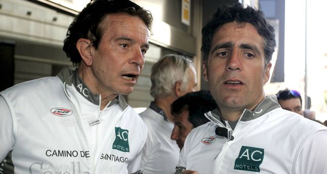 Induráin y Antonio Catalán, en el Camino de Santiago que realizaron en bicicleta en 2010. (EFE)