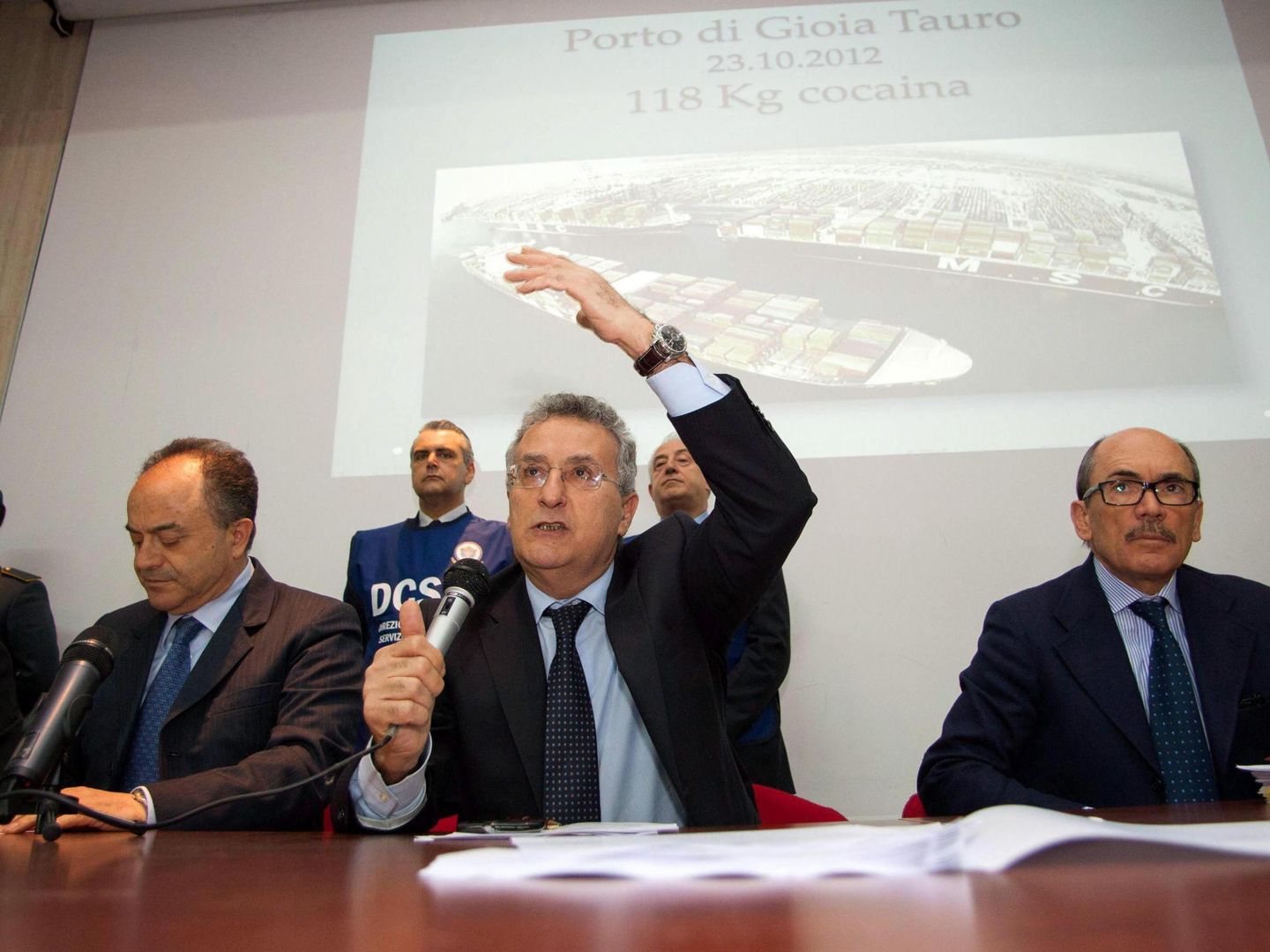 Los fiscales Nicola Gratteri, Franco Roberti y Federico Cafiero De Raho durante una rueda de prensa en Reggio Calabria, en 2014. (Reuters)
