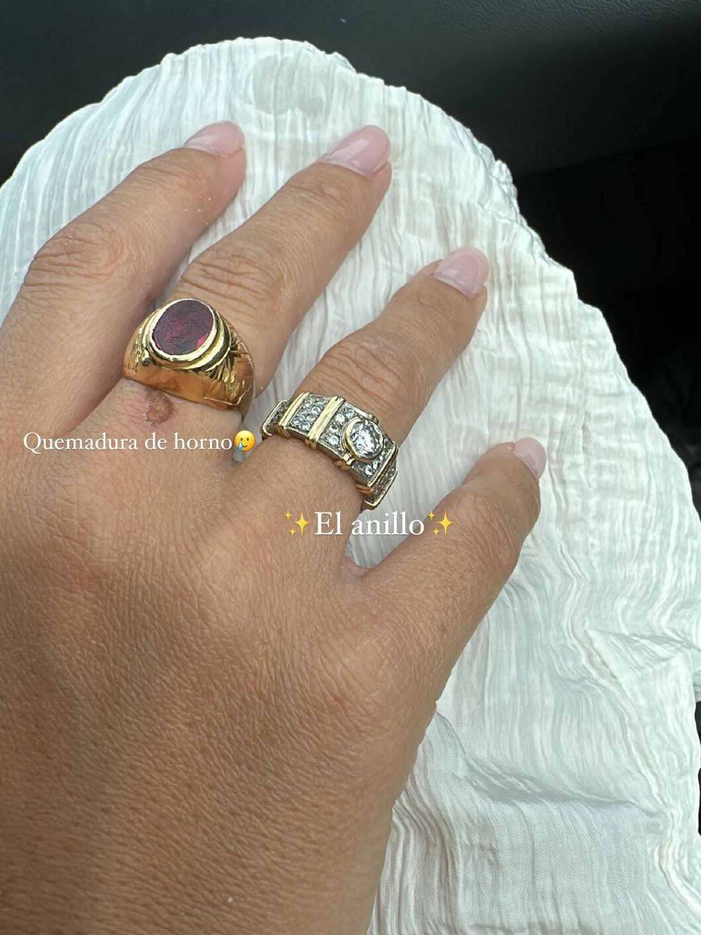 María Pombo, con el anillo de pedida de su madre. (Instagram/@mariapombo)