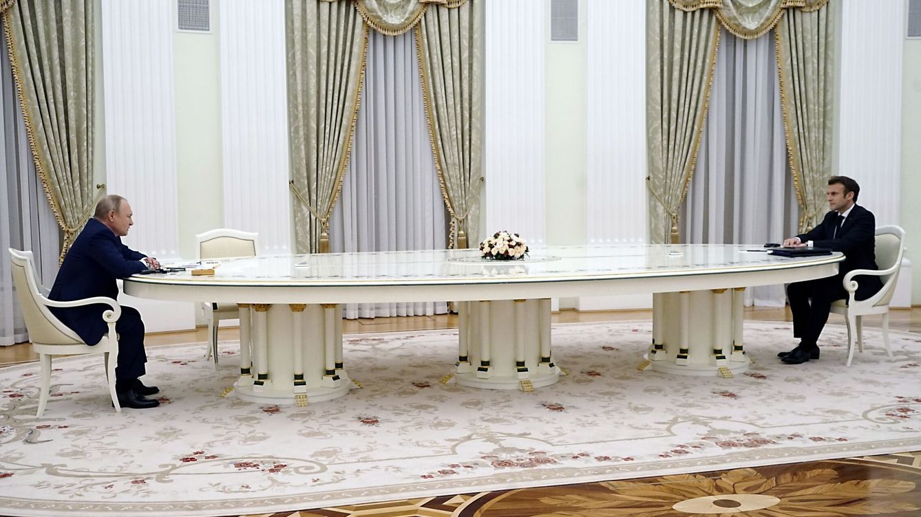 Foto: La madre de todas las mesas. (EFE/EPA/Kremlin)