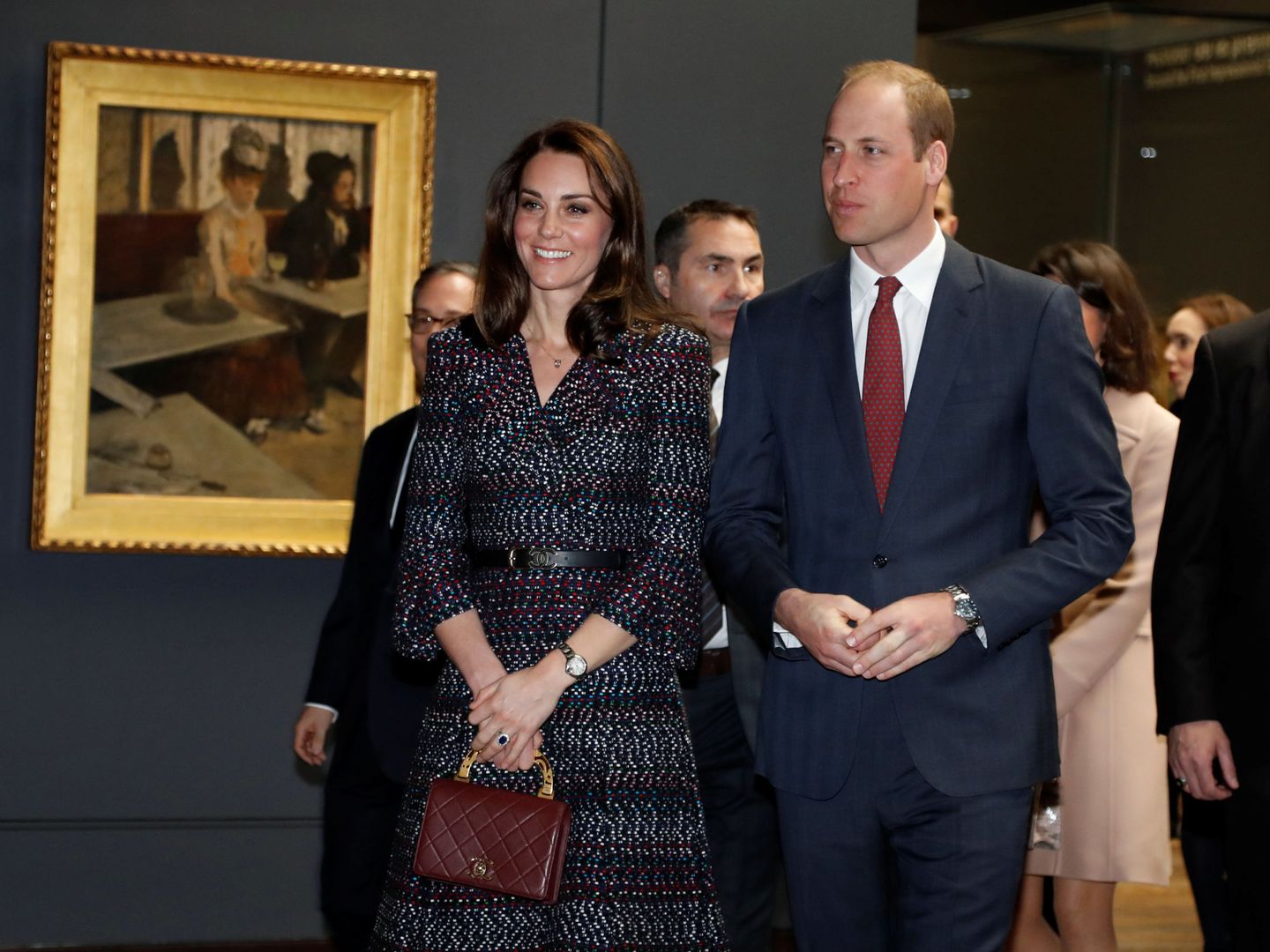 Kate Middleton, en su última visita oficial a París, con un bolso de Chanel. (Reuters)